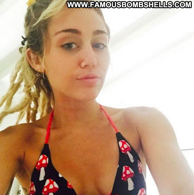 Miley Cyrus Celebrity Sexy American Posing Hot Actress Beautiful Babe