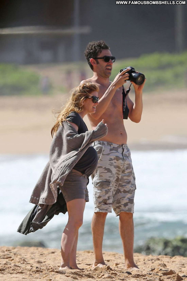 Isla Fisher No Source Couple Celebrity Husband Babe Posing Hot