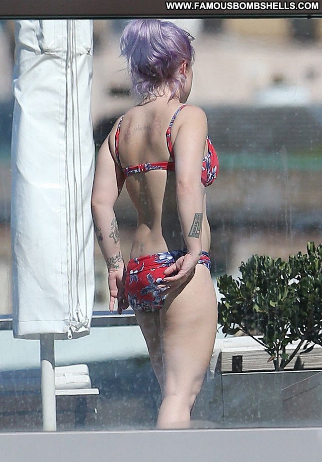 Kelly Osbourne Celebrity Posing Hot Bikini Babe Beautiful