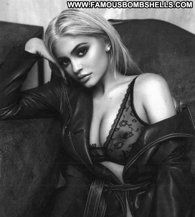 Kylie Jenner Food Lingerie Bra Sexy Sex Latin Nude Scene Nude