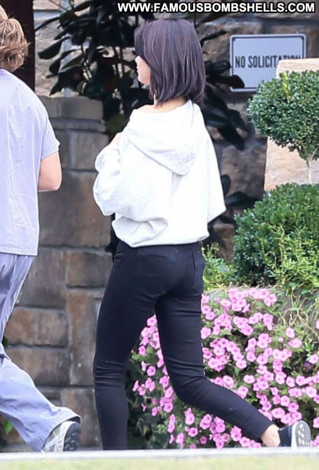 Selena Gomez Beautiful Black Paparazzi Posing Hot Celebrity Babe Jeans