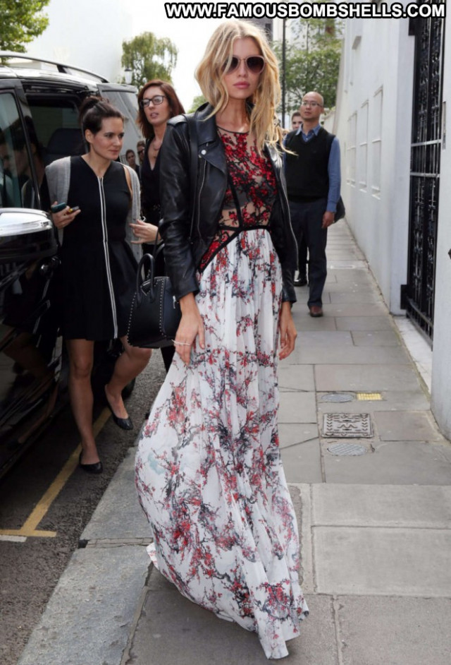 Stella Maxwell Posing Hot Celebrity Babe London Beautiful Paparazzi