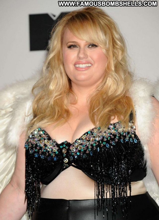 Rebel Wilson Mtv Movie Awards Posing Hot Paparazzi Awards Movie Babe