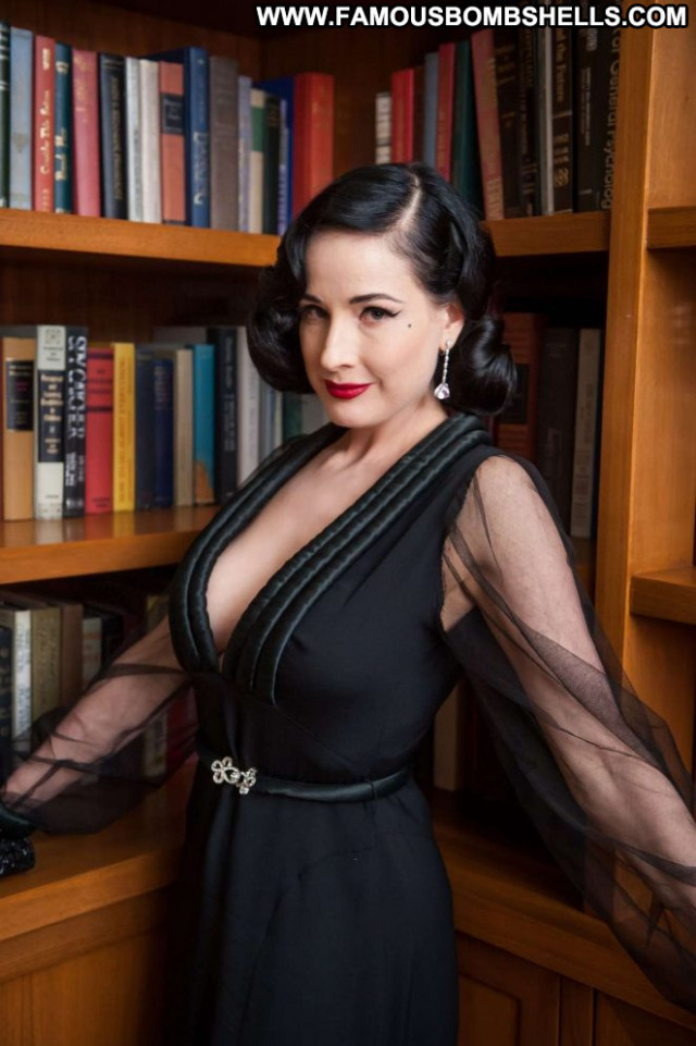 Dita Von Teese Los Angeles Los Angeles Paparazzi Posing Hot Babe