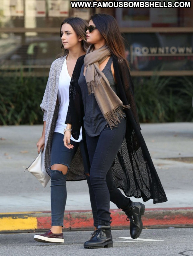 Selena Gomez Posing Hot Babe Celebrity Beautiful Paparazzi Gorgeous