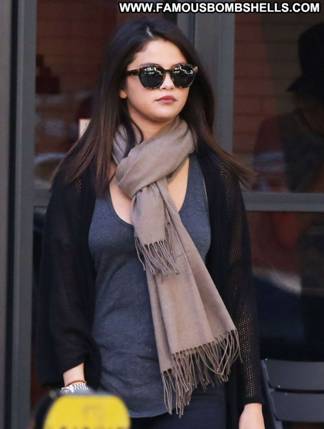Selena Gomez Paparazzi Babe Celebrity Posing Hot Beautiful Hot Selena Gomez Paparazzi Babe Celebrity Posing Hot Beautiful Hot