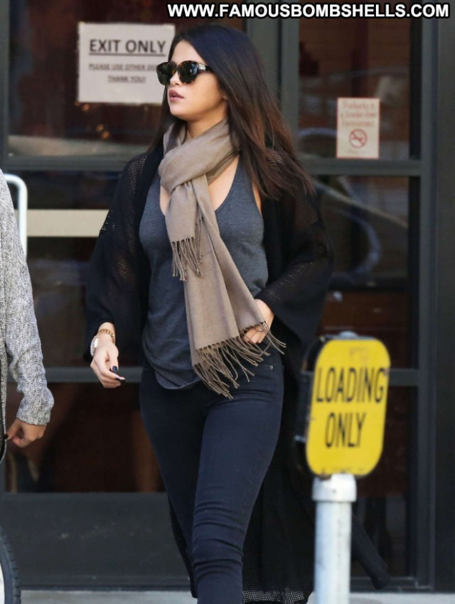 Selena Gomez Posing Hot Celebrity Babe Beautiful Paparazzi Gorgeous