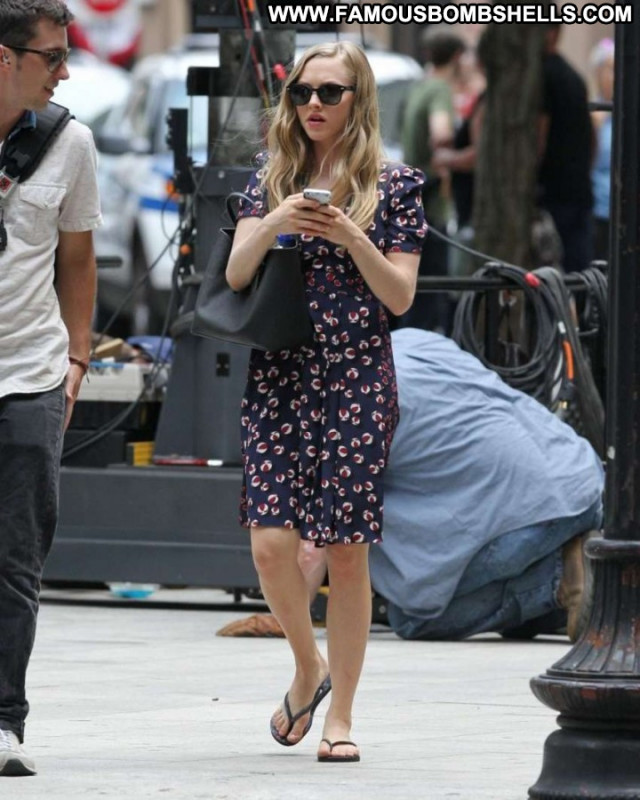 Amanda Seyfried No Source Paparazzi Beautiful Posing Hot