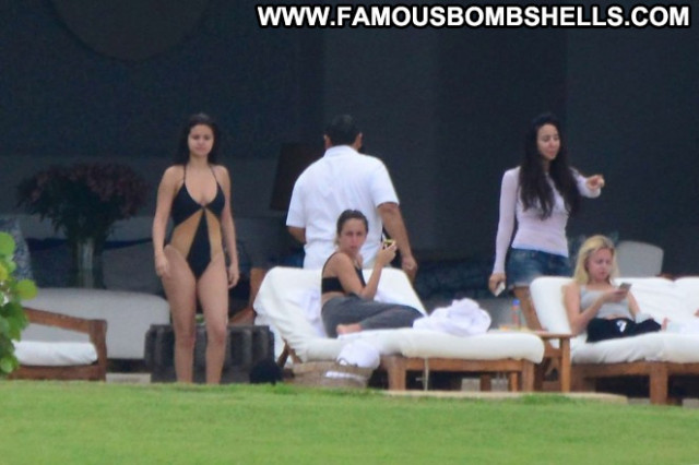 Selena Gomez Posing Hot Beautiful Paparazzi Mexico Babe Celebrity