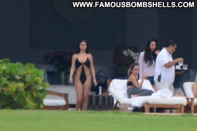 Selena Gomez Paparazzi Mexico Celebrity Posing Hot Beautiful Swimsuit