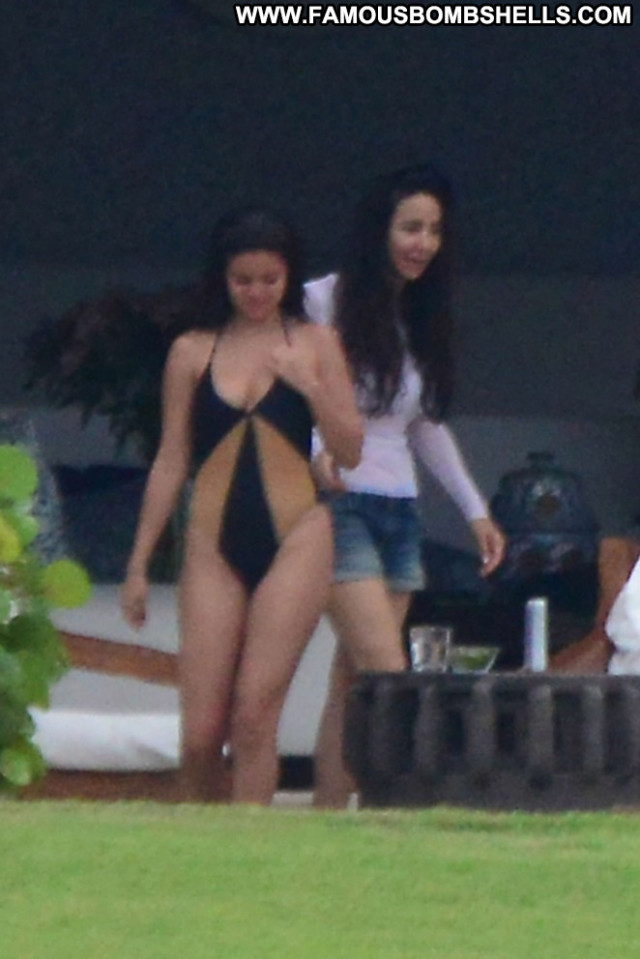 Selena Gomez Posing Hot Celebrity Babe Paparazzi Mexico Beautiful
