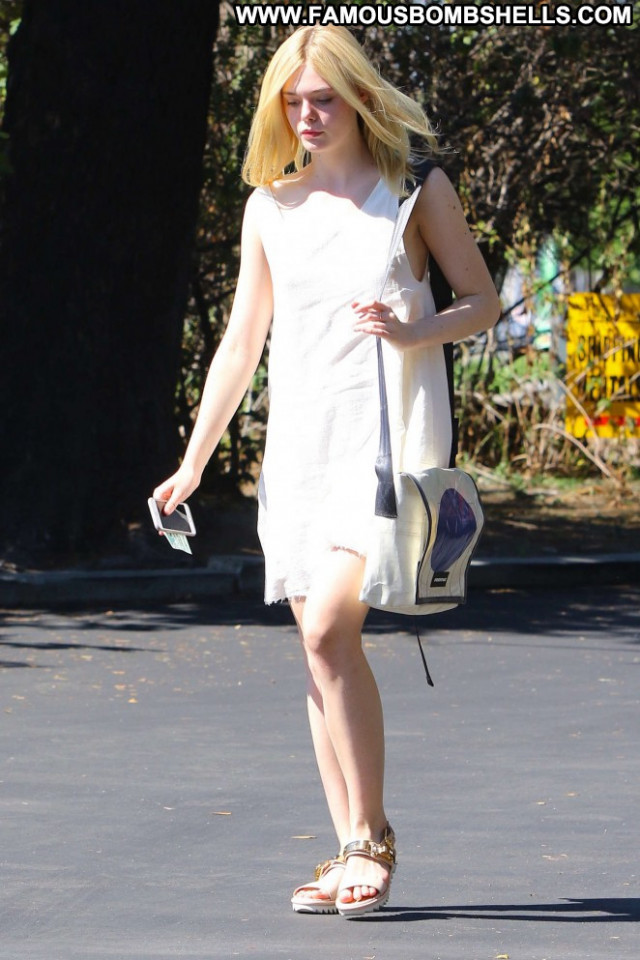 Elle Fanning Paparazzi Posing Hot Babe Celebrity Hollywood Beautiful