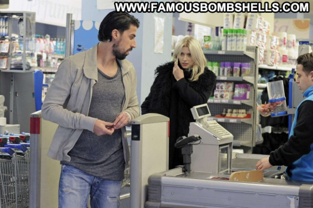 Lena Gercke Babe Shopping Beautiful Paparazzi Celebrity Posing Hot