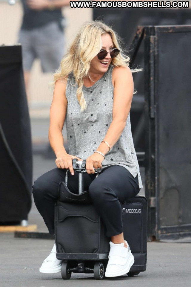 Kaley Cuoco Jimmy Kimmel Live Beautiful Angel Posing Hot Paparazzi