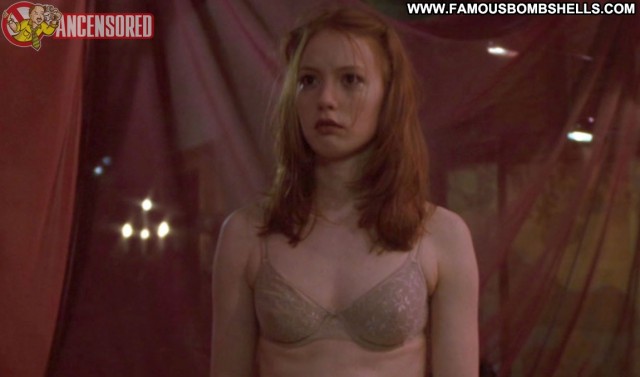 Alicia Witt Playing Mona Lisa Bombshell Hot Celebrity Redhead Posing