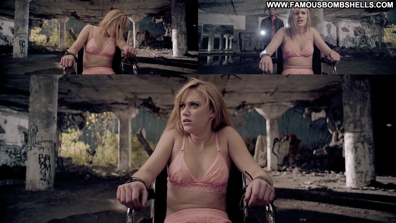 It Follows Maika Monroe Posing Hot Celebrity Blonde Nice Small Tits Skinny ...