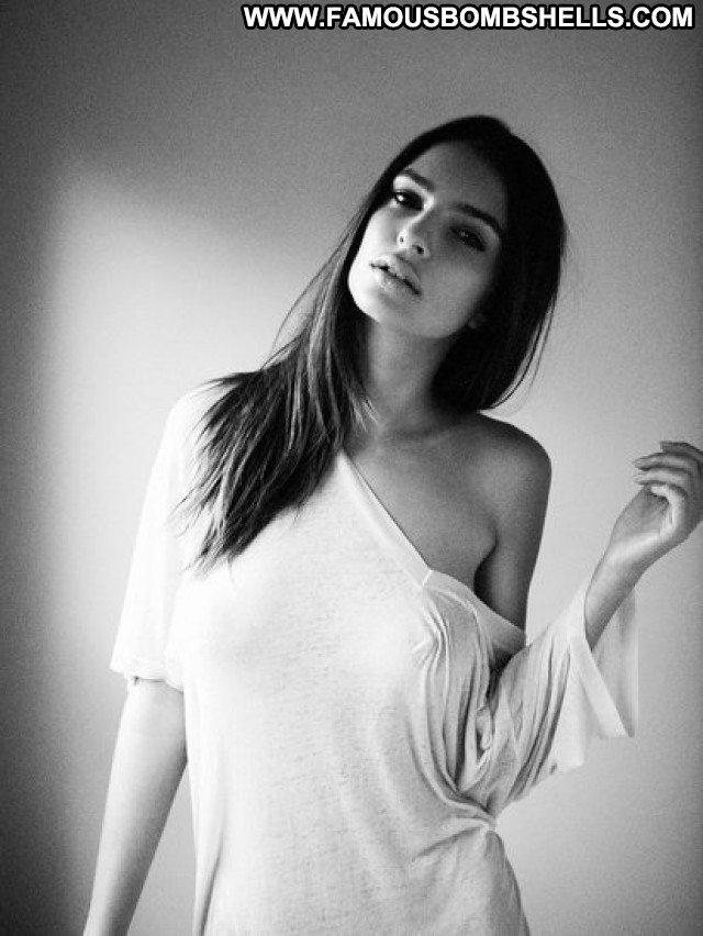 Emily Ratajkowski No Source Beautiful Celebrity Magazine Babe Posing
