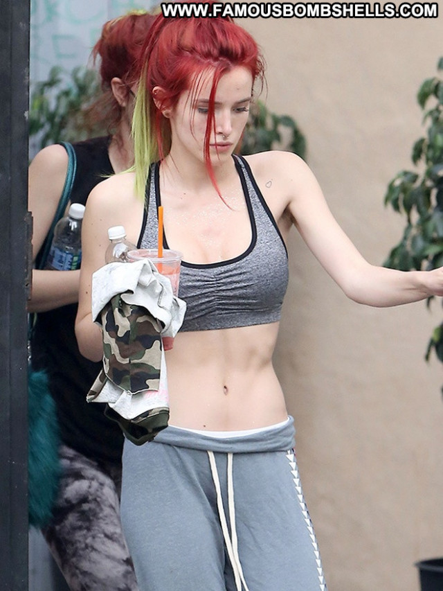 Bella Thorne No Source Posing Hot Model Singer Celebrity Beautiful