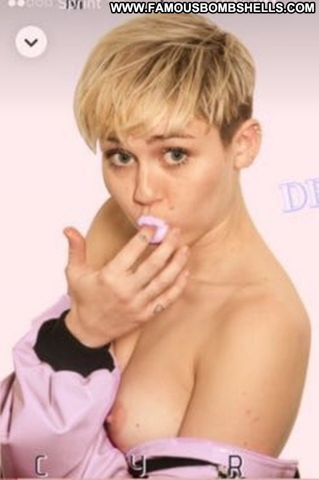 Miley Cyrus No Source  Beautiful Celebrity Topless American Posing