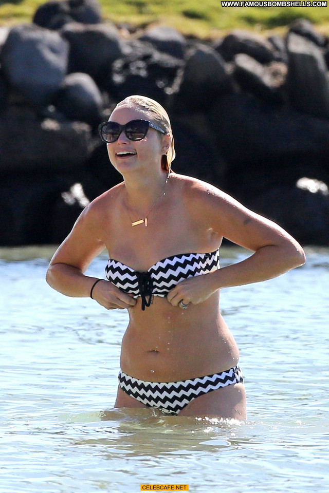 Miranda Lambert No Source Posing Hot Beautiful Bikini Celebrity