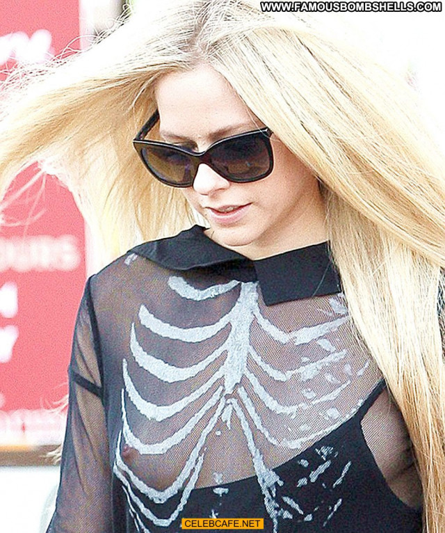 Avril Lavigne Beverly Hills  Shopping Titslip Babe Celebrity