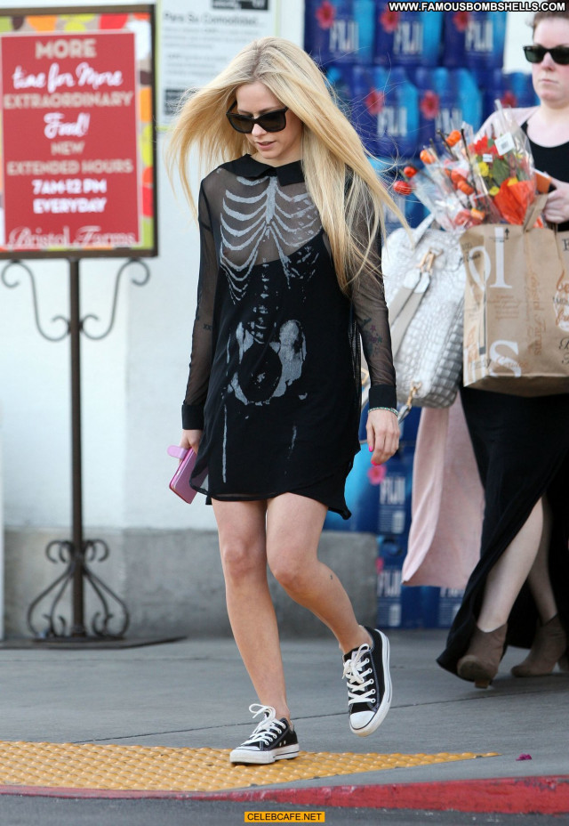 Avril Lavigne Beverly Hills Beautiful Shopping Tits Babe Titslip