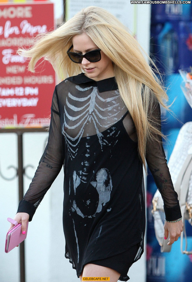 Avril Lavigne Beverly Hills Tits Titslip Beautiful Shopping Celebrity