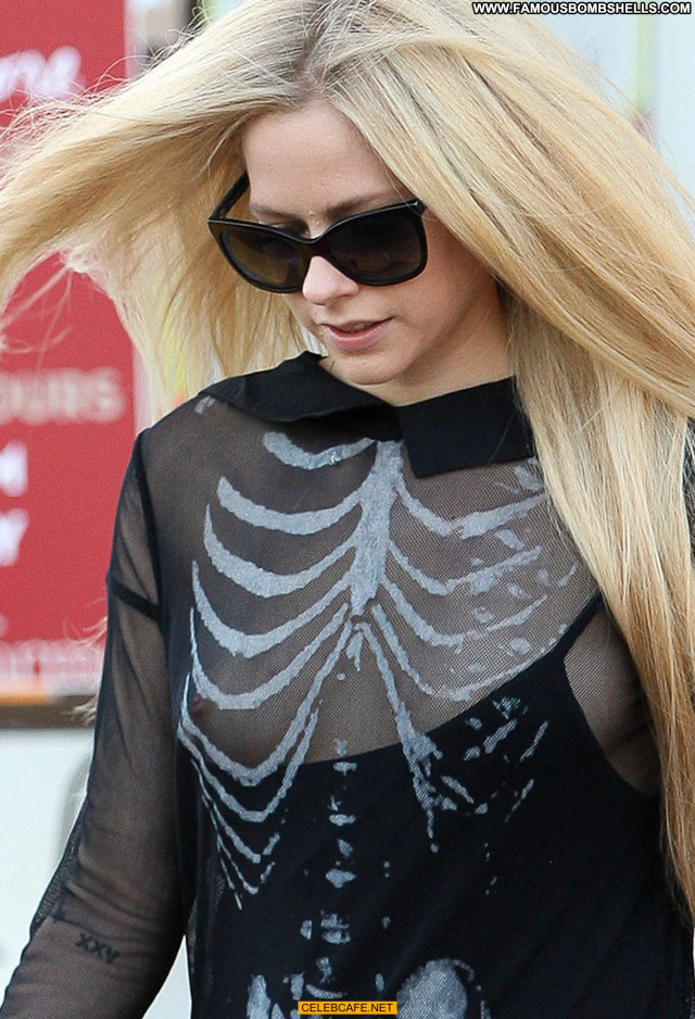 Avril Lavigne Beverly Hills Beautiful Posing Hot Shopping Celebrity