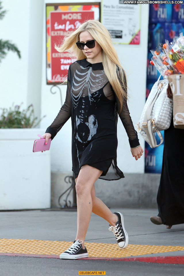 Avril Lavigne Beverly Hills Celebrity Posing Hot Beautiful Tits