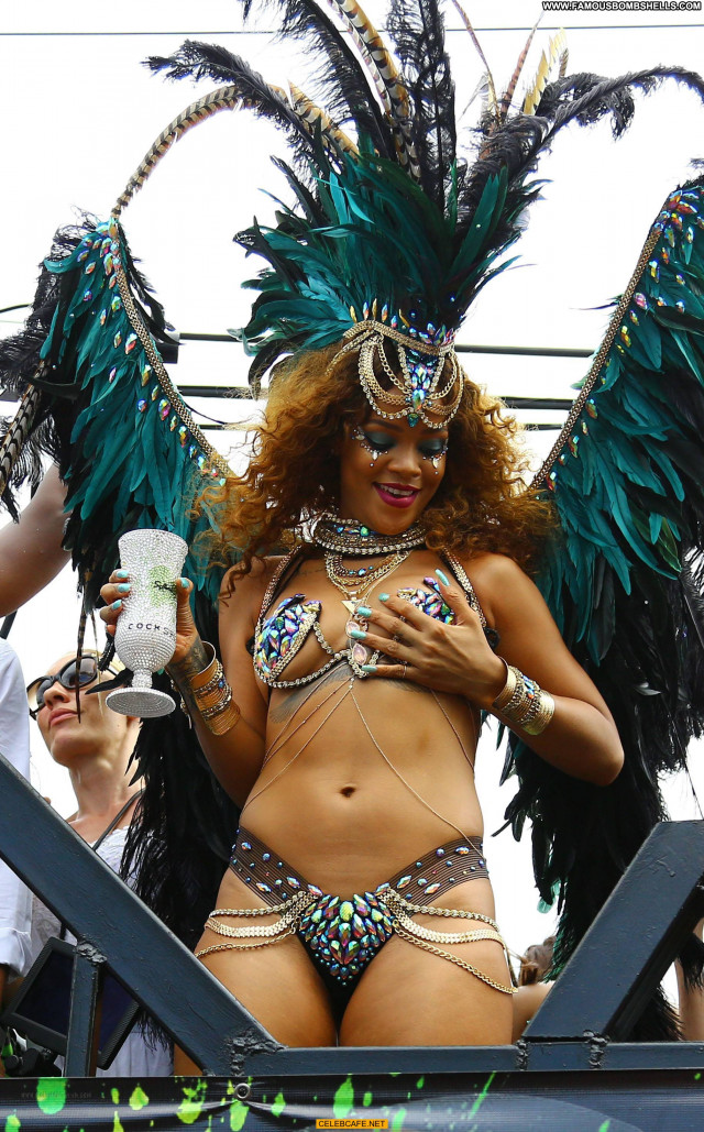 Rihanna Beautiful Bar Posing Hot Sexy Babe Celebrity Barbados Sex