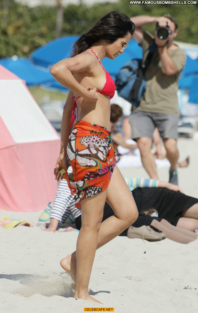 Padma Lakshmi Miami Beach Beautiful Celebrity Beach Sexy Posing Hot
