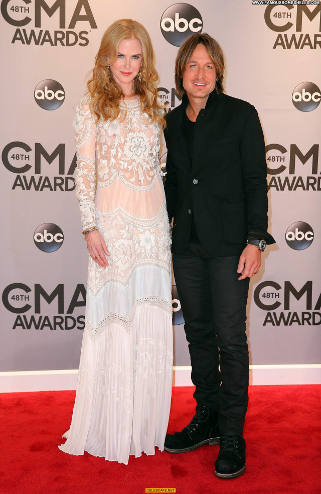 Nicole Kidman Cma Awards Posing Hot Awards Beautiful Celebrity See