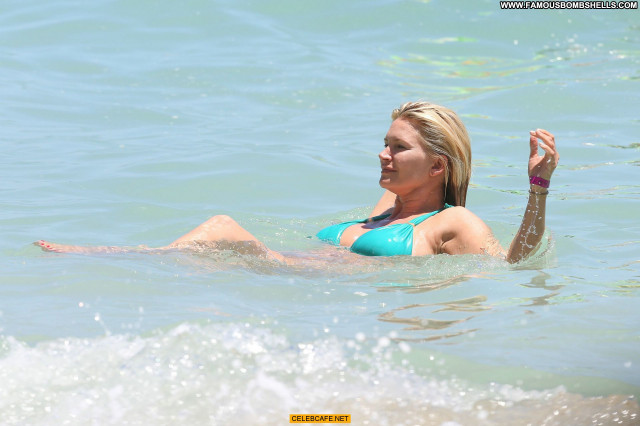 Natasha Henstridge No Source Posing Hot Bikini Celebrity Hawaii