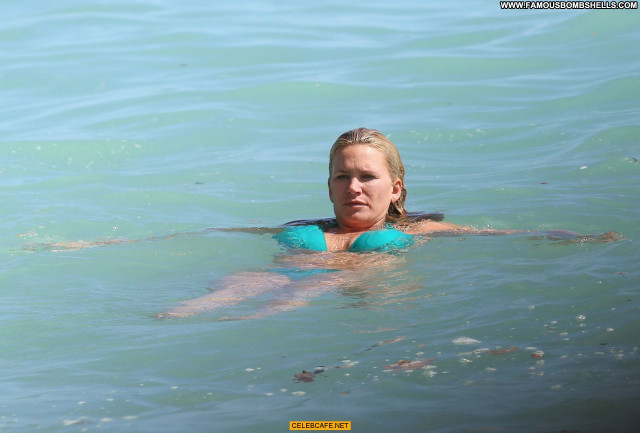 Natasha Henstridge No Source Bikini Posing Hot Babe Celebrity Beach