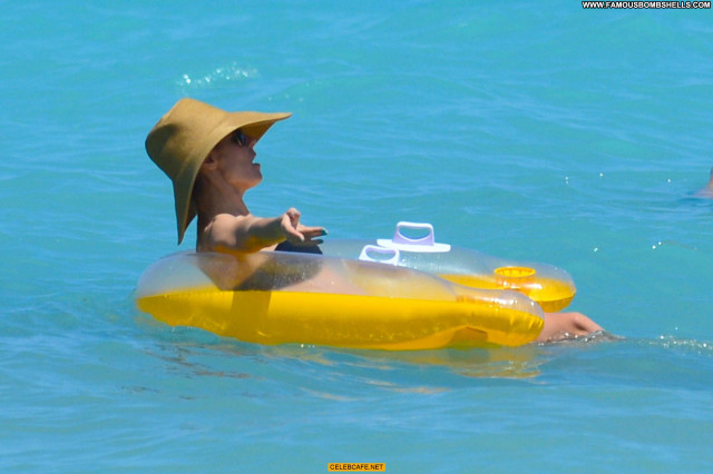 Heidi Klum No Source Celebrity Black Posing Hot Beach Babe Beautiful