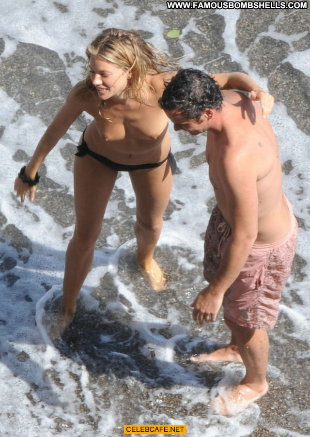 Sienna Miller Beach Beautiful Toples Babe Topless Celebrity Posing
