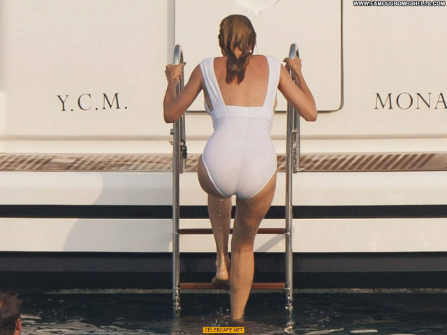Uma Thurman No Source Celebrity Saint Tropez Babe Posing Hot Yacht