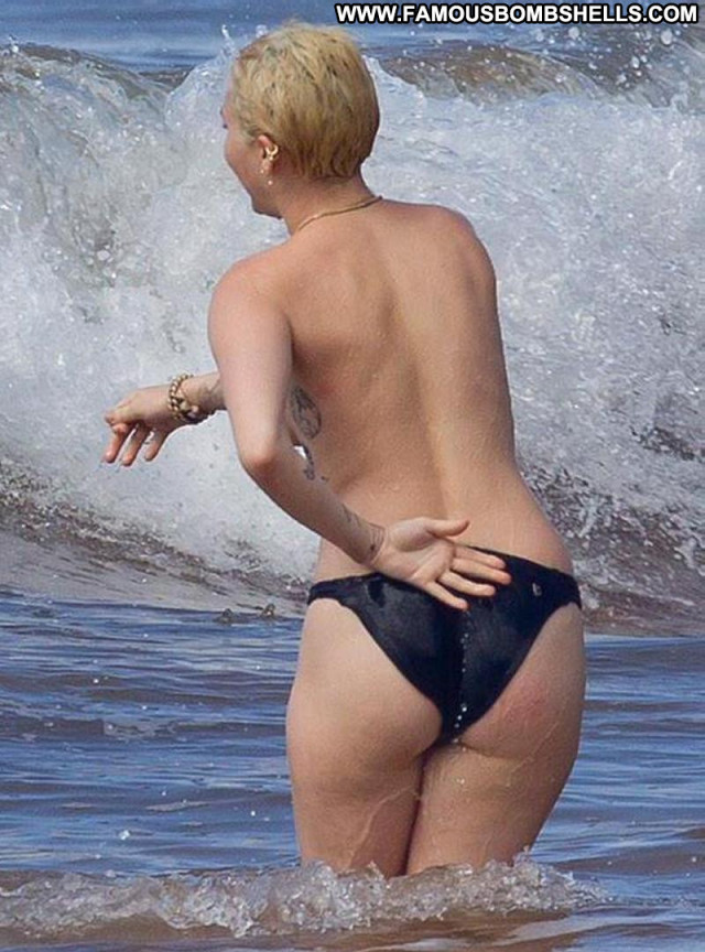 Miley Cyrus The Oc Boyfriend Topless Breasts Hawaii Celebrity Bikini