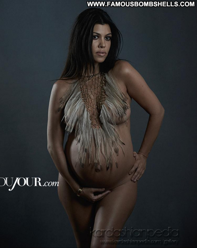 Kourtney Kardashian The Following Sister Posing Hot Beautiful Big