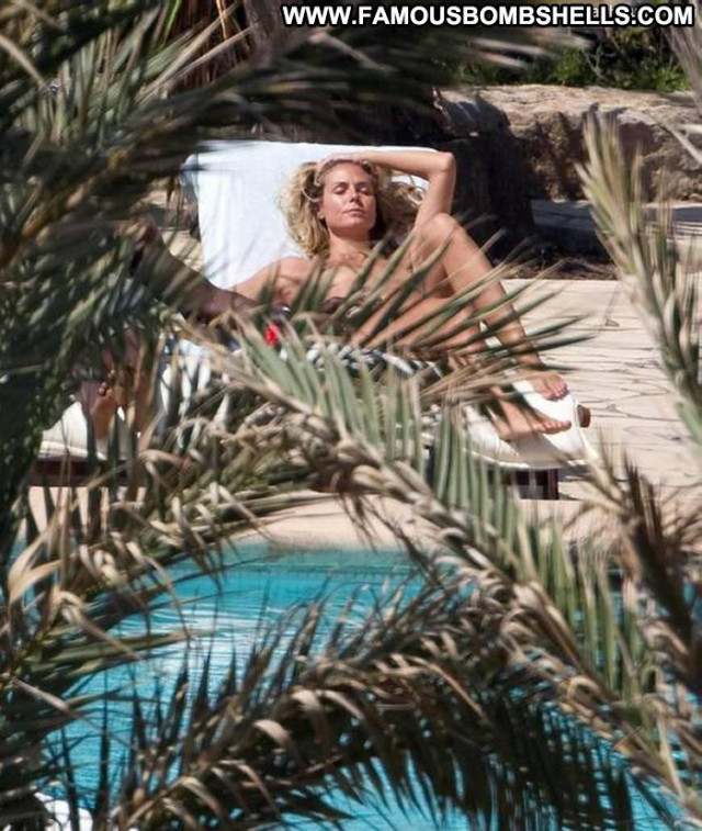 Heidi Klum No Source Topless Summer Breasts Spain Beautiful Celebrity
