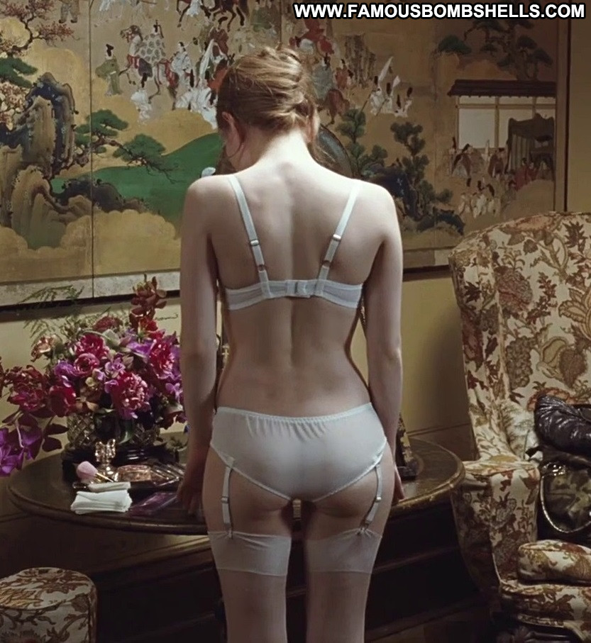 Emily Browning Sexy Hot