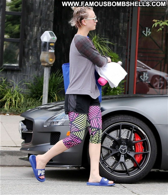 Kaley Cuoco Gym In La Babe Celebrity Beautiful Gym Paparazzi Posing