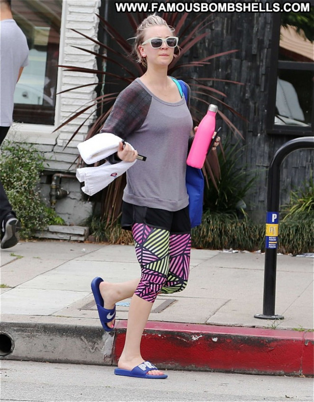 Kaley Cuoco Gym In La Posing Hot Beautiful Celebrity Paparazzi Gym