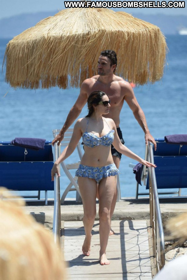 Kelly Brook Candid Bikini Posing Hot Paparazzi Celebrity Candids Babe