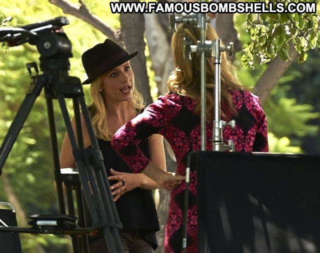 Sarah Michelle Gellar The Crazy Ones Paparazzi Beautiful Crazy Posing