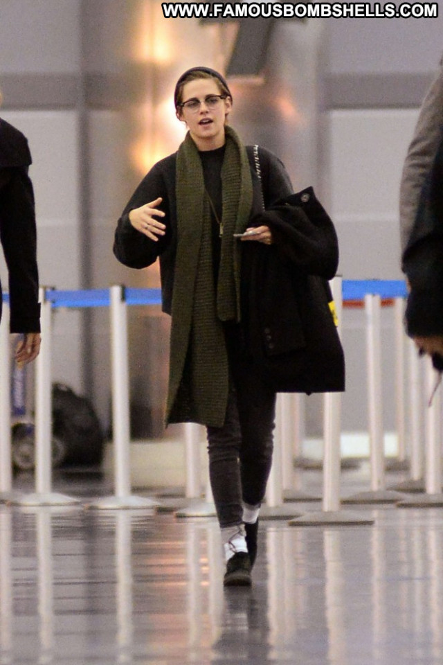 Kristen Stewart Jfk Airport In Nyc Nyc Beautiful Paparazzi Babe