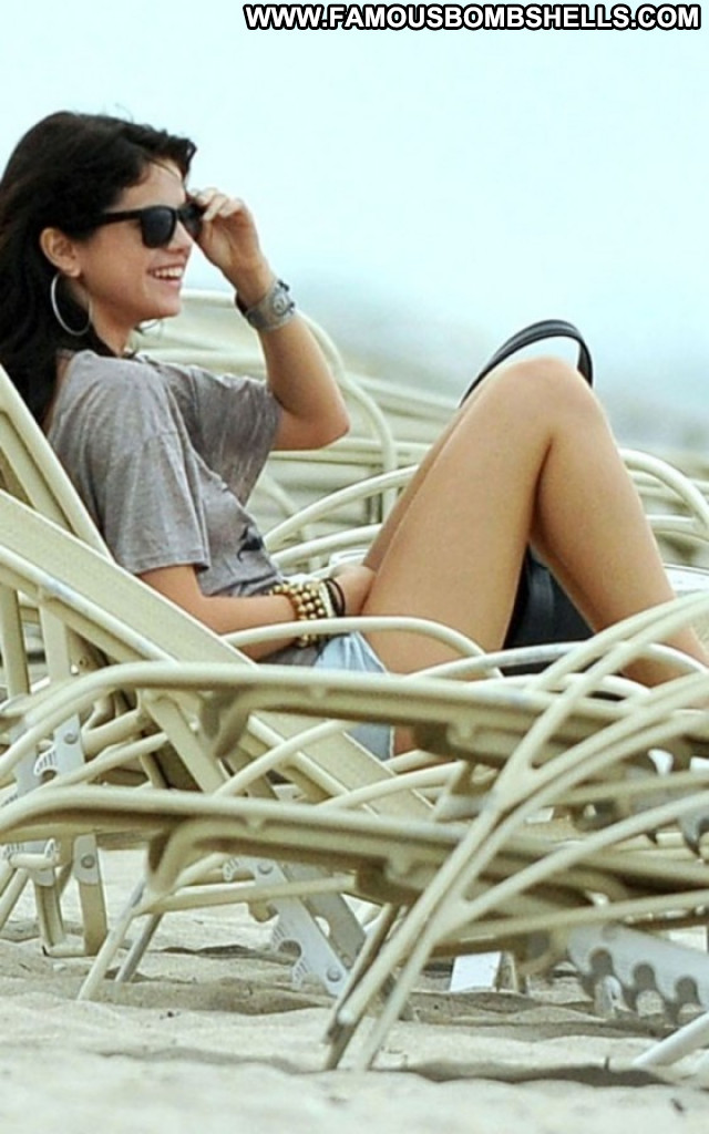 Selena Gomez The Beach Paparazzi Beach Celebrity Beautiful Posing Hot