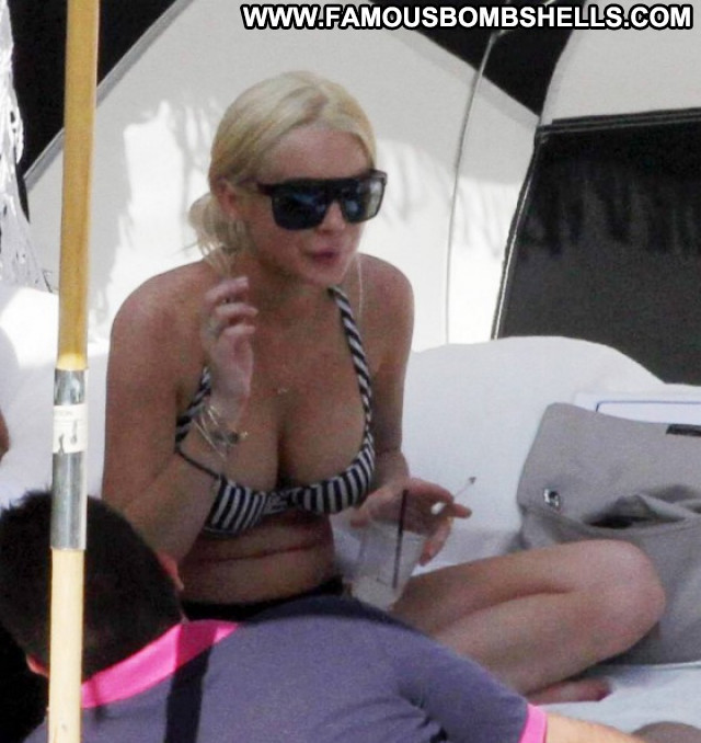 Lindsay Lohan Beautiful Posing Hot Celebrity Bikini Candid Babe