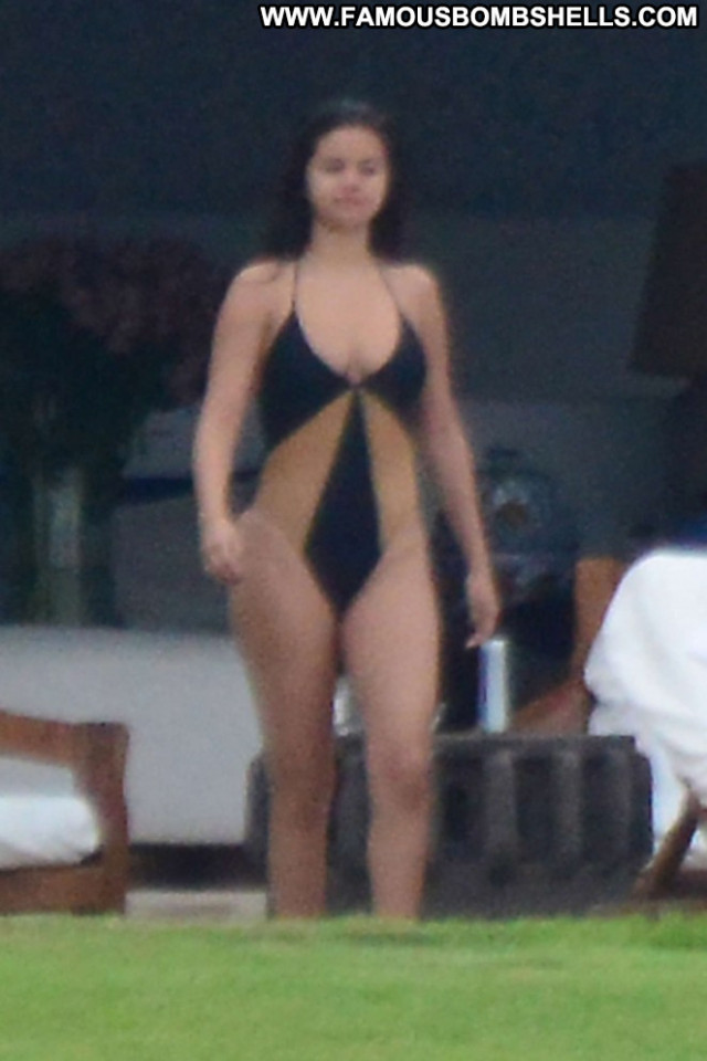 Selena Gomez Babe Celebrity Swimsuit Paparazzi Mexico Posing Hot