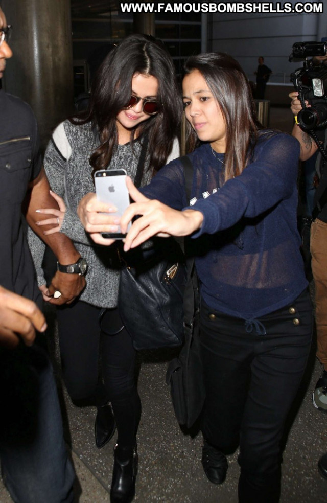 Selena Gomez Lax Airport Paparazzi Lax Airport Babe Posing Hot